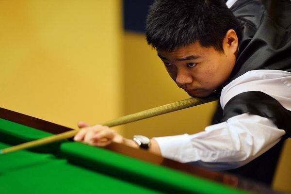 他在发布会 他在发布会