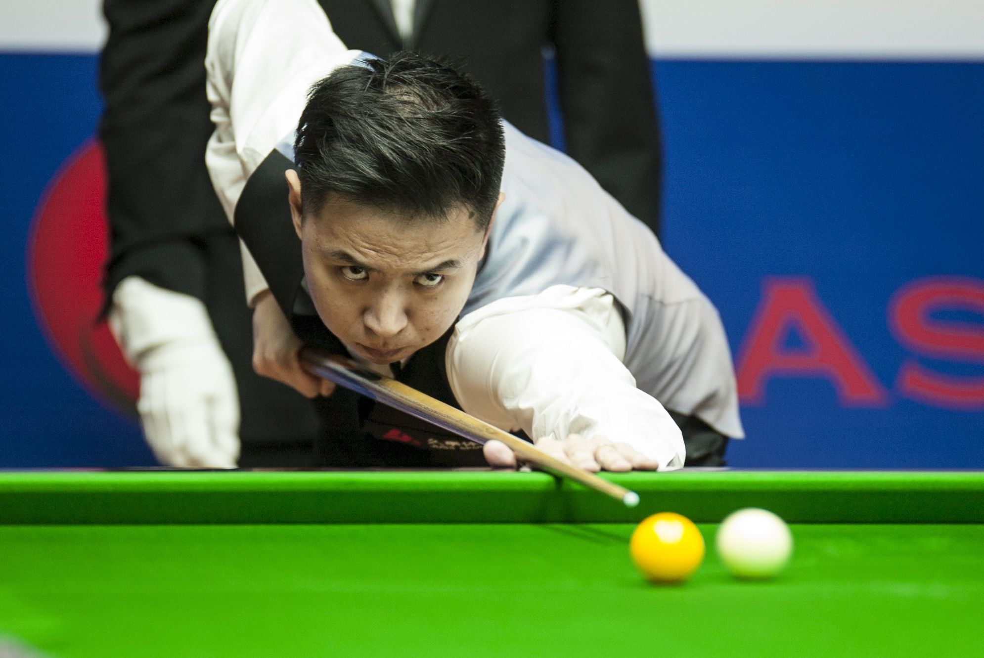 与艾伦交手 与艾伦交手